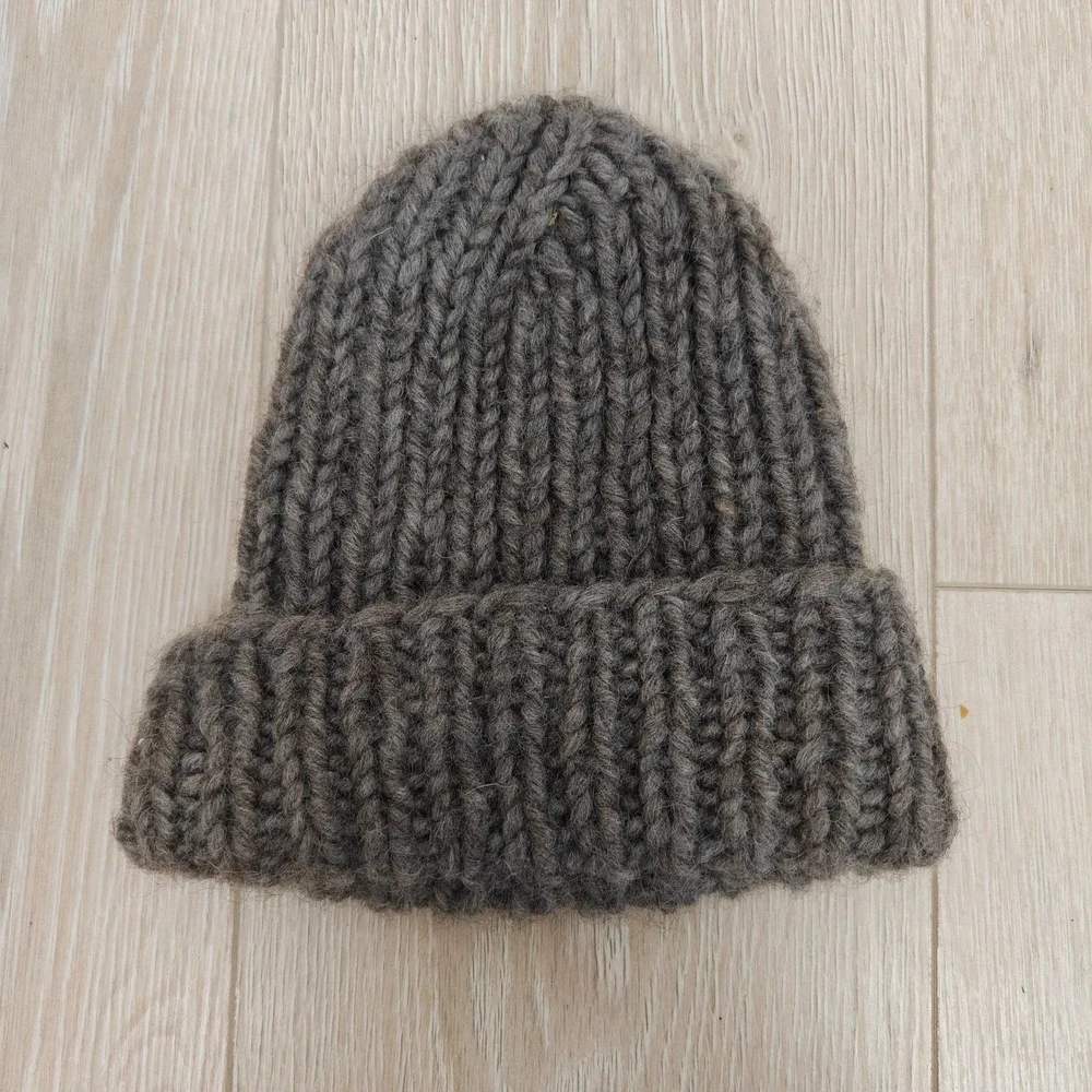 Myssy Unisex Beanie OS Gray Organic Wool Chunky Ribbed Knit Handmade Finland